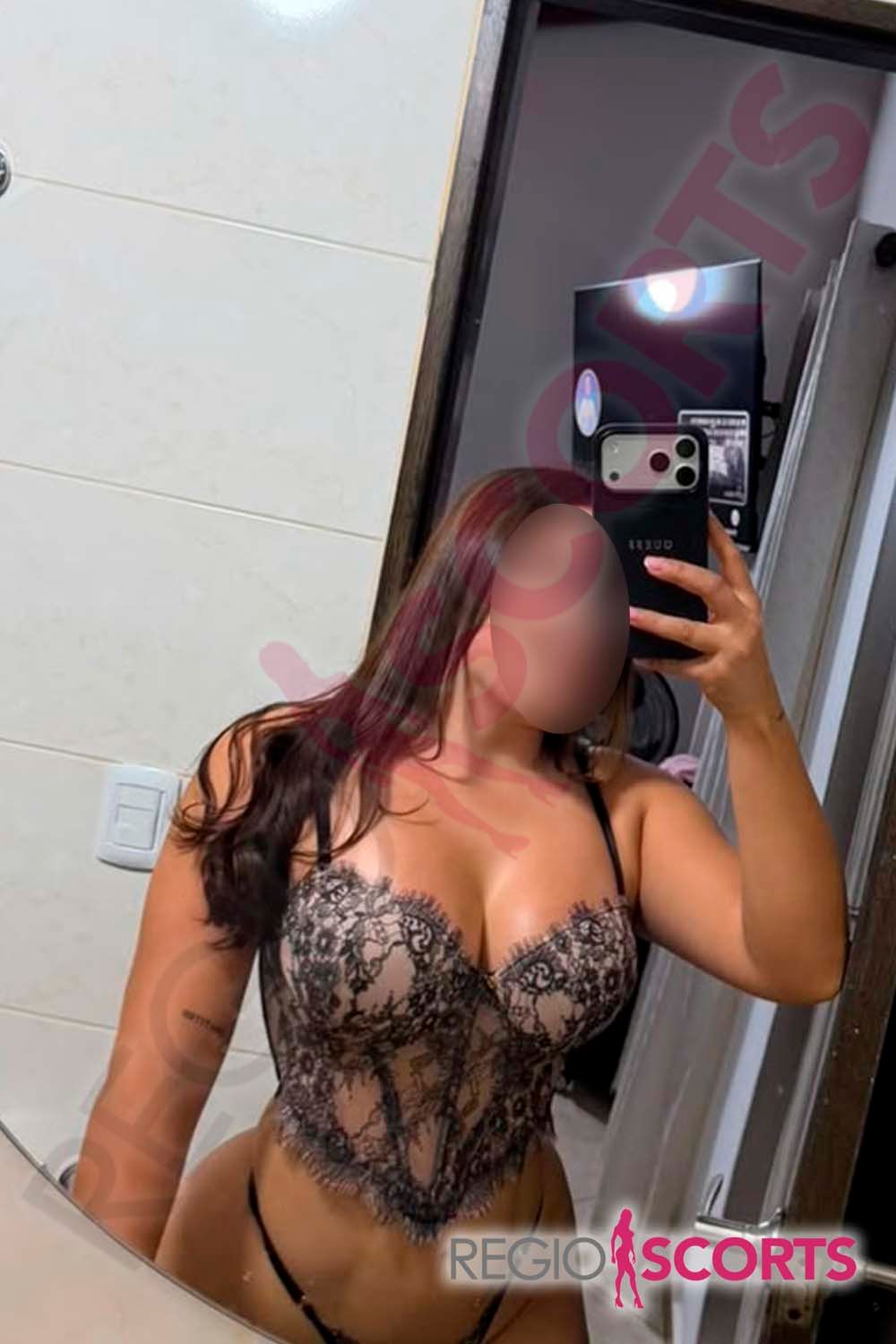 Camii elegante escort