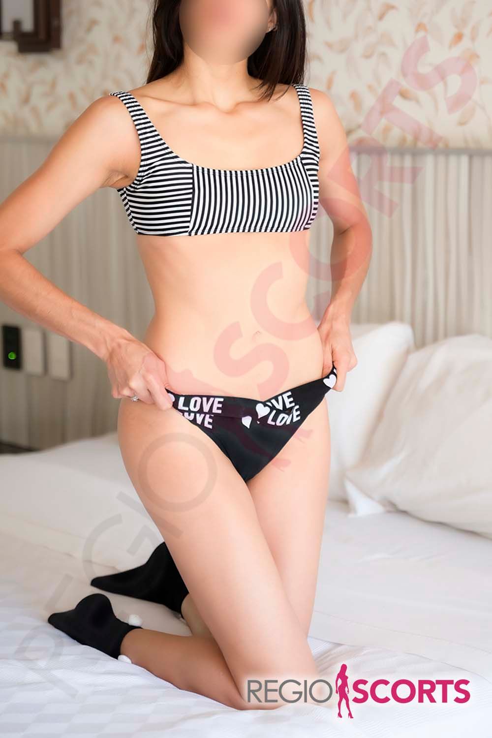 EVELYN PETTITE $4500 8 EVELYN PETTITE $4500